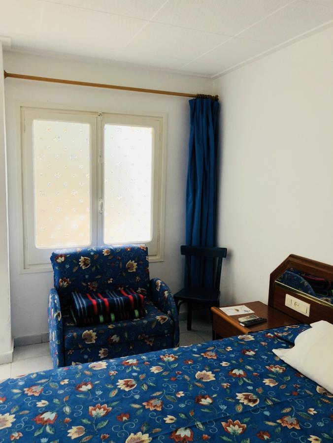 Hostal Univers Calella Luaran gambar