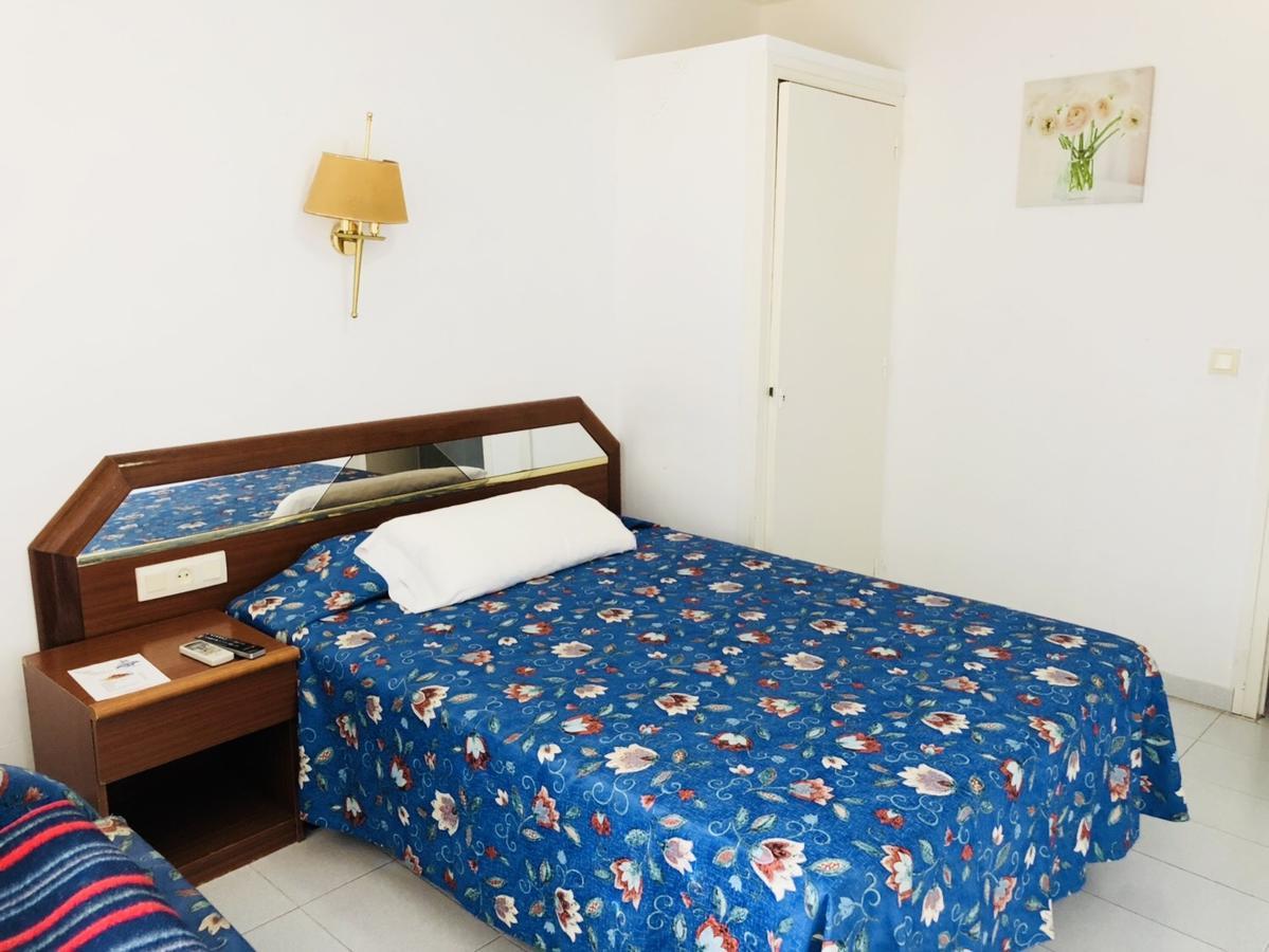 Hostal Univers Calella Luaran gambar